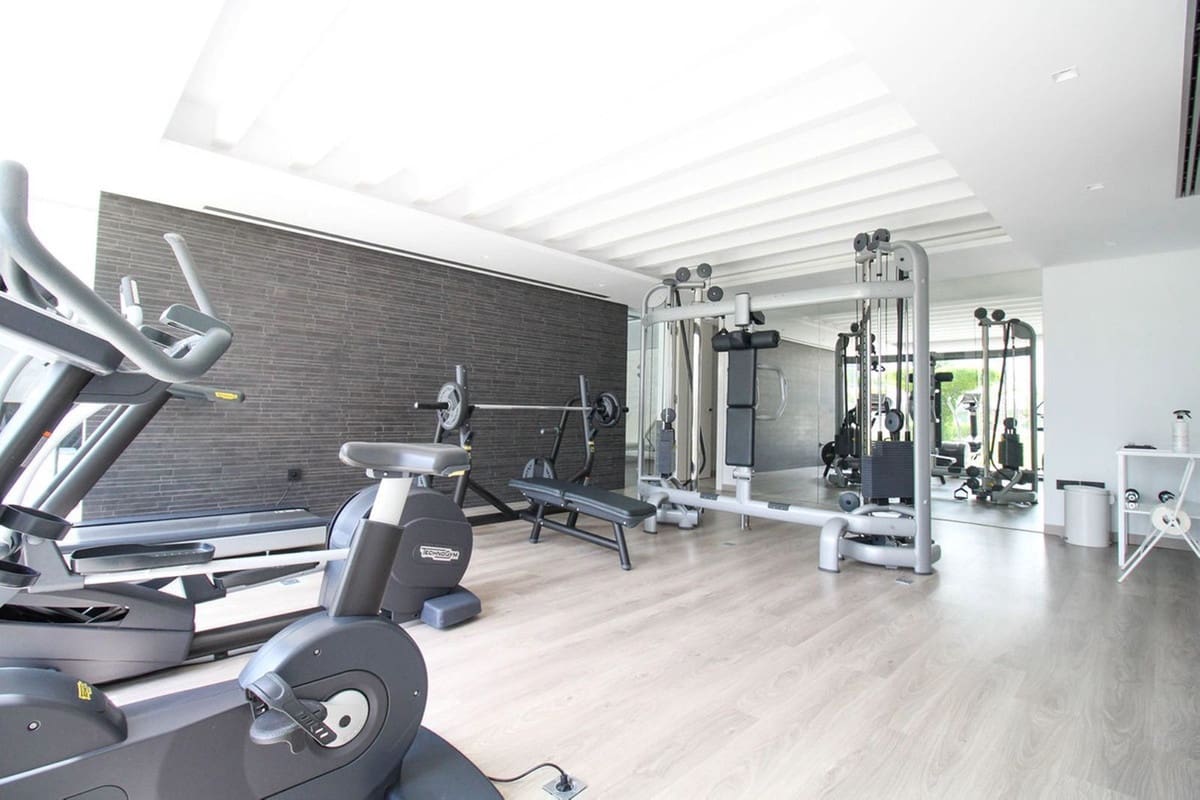 5 soveværelse Byhus til salg i Estepona med swimmingpool garage - € 2.000.000 (Ref: 6980243)