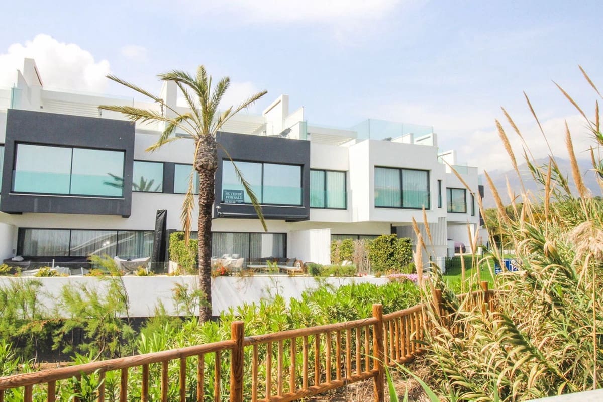 5 soveværelse Byhus til salg i Estepona med swimmingpool garage - € 2.000.000 (Ref: 6980243)