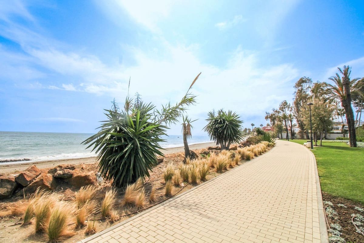 5 soveværelse Byhus til salg i Estepona med swimmingpool garage - € 2.000.000 (Ref: 6980243)
