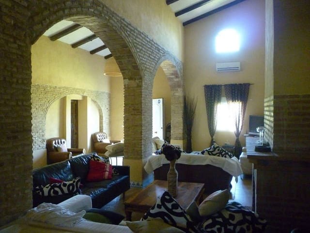 15 bedroom Hotel for sale in Ecija with pool garage - € 1,200,000 (Ref: 7065262)