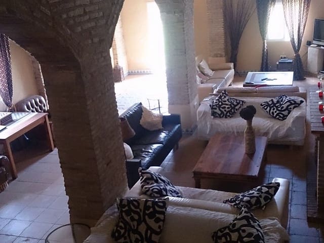 15 bedroom Hotel for sale in Ecija with pool garage - € 1,200,000 (Ref: 7065262)