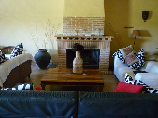 15 bedroom Hotel for sale in Ecija with pool garage - € 1,200,000 (Ref: 7065262)