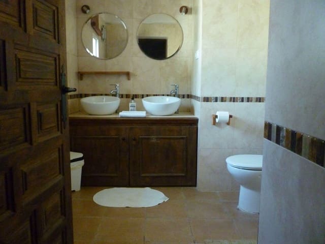 15 bedroom Hotel for sale in Ecija with pool garage - € 1,200,000 (Ref: 7065262)