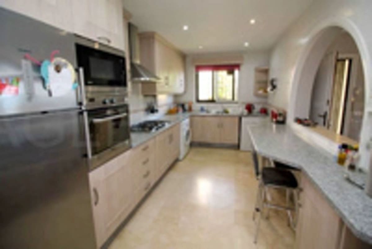 4 soveværelse Lejlighed til salg i El Faro med swimmingpool garage - € 515.000 (Ref: 7122633)