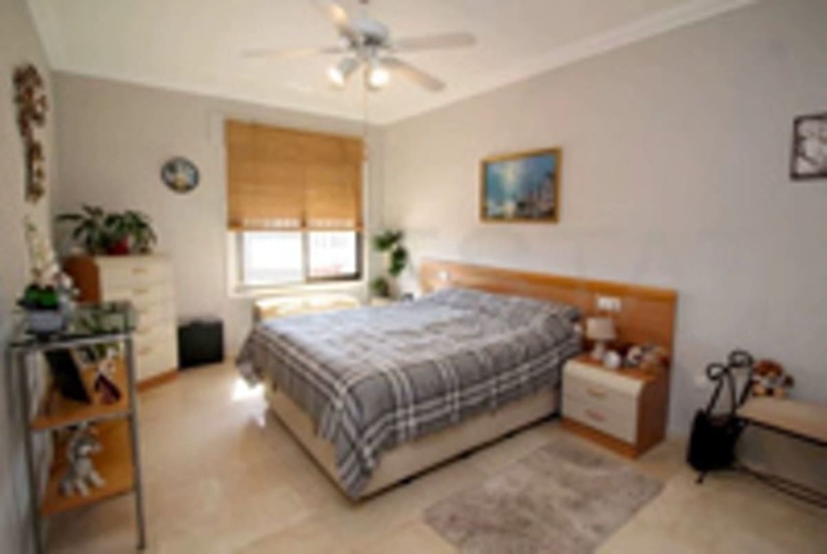 4 soveværelse Lejlighed til salg i El Faro med swimmingpool garage - € 515.000 (Ref: 7122633)