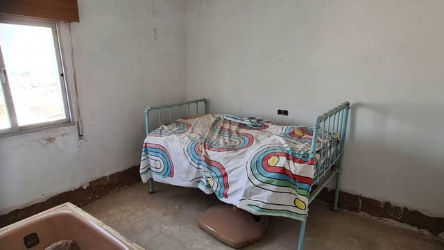 4 sypialnia Dom na sprzedaż w Teba - 74 500 € (Ref: 7144972)