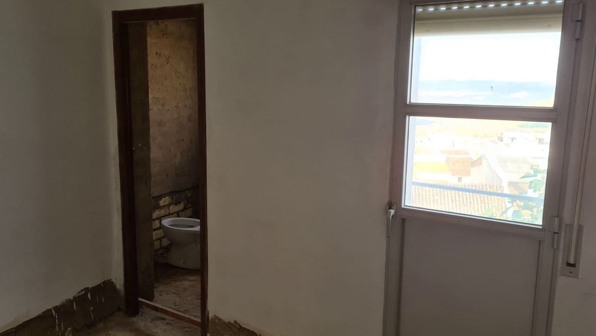 4 slaapkamer Huis te koop in Teba - € 74.500 (Ref: 7144972)