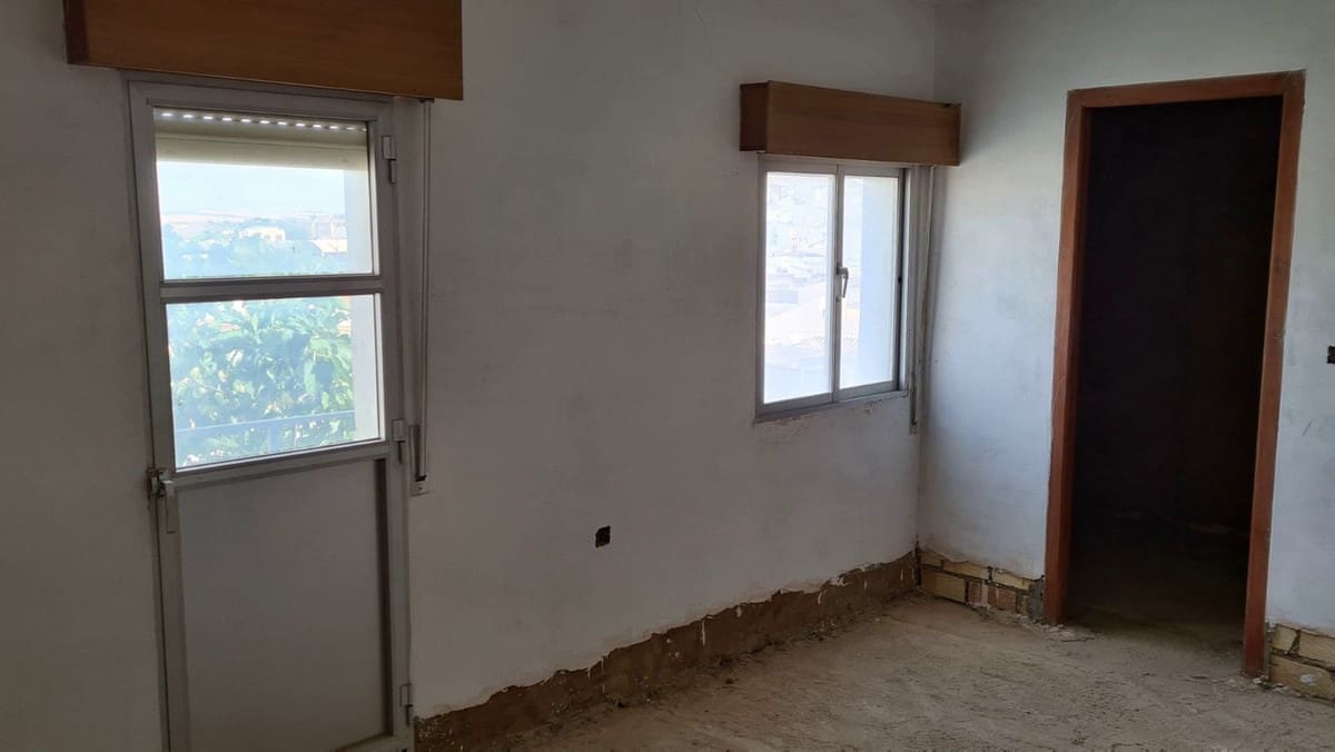 5 slaapkamer Appartement te koop in Teba - € 74.500 (Ref: 7144973)