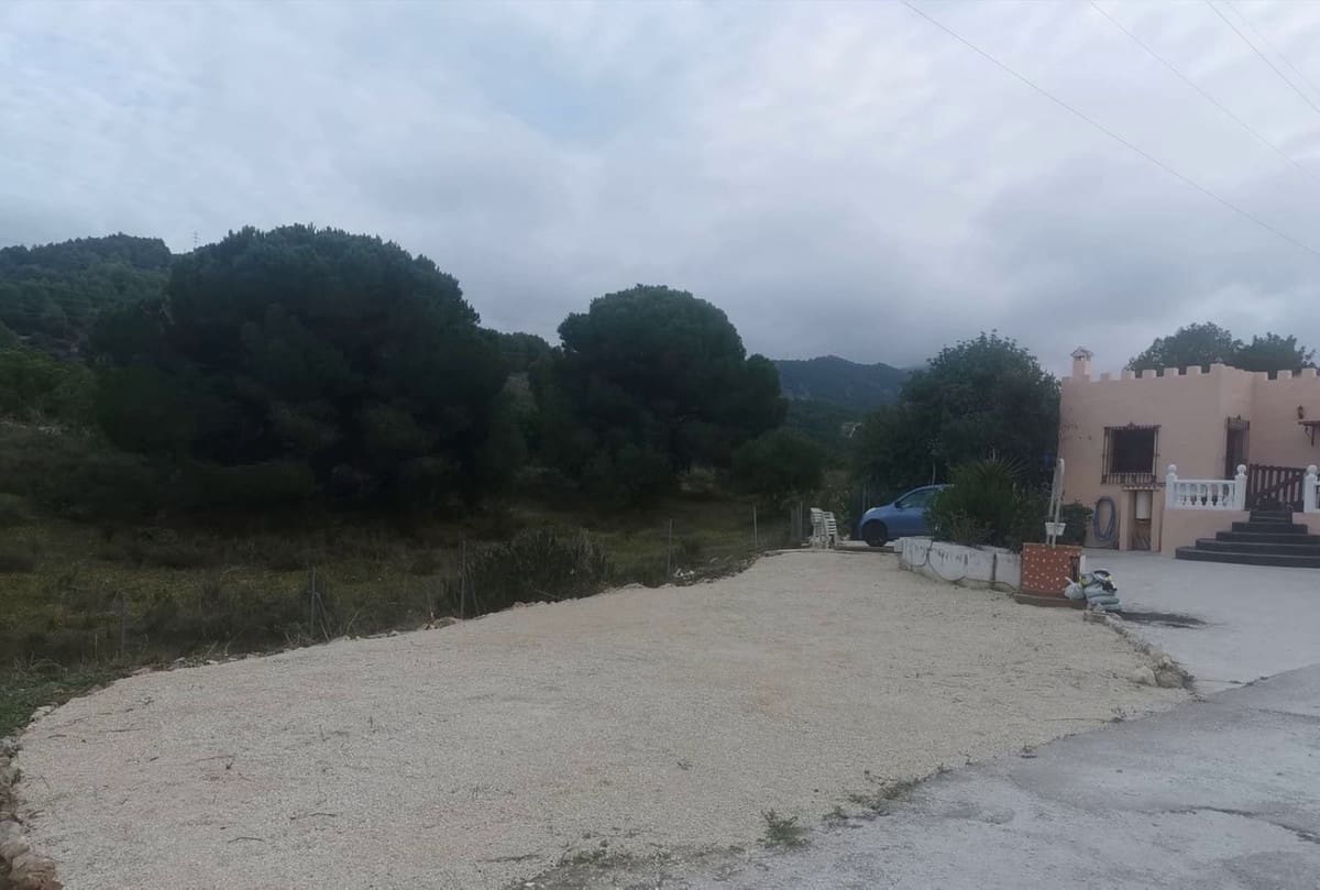 11 soveværelse Finca/Landehus til salg i Alhaurin de la Torre med swimmingpool garage - € 450.000 (Ref: 7197180)