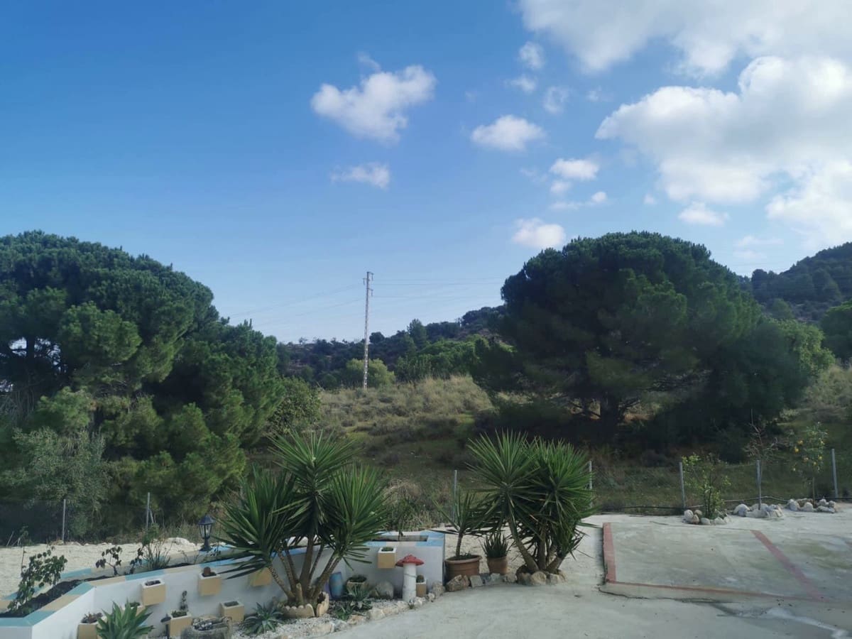 11 soveværelse Finca/Landehus til salg i Alhaurin de la Torre med swimmingpool garage - € 450.000 (Ref: 7197180)