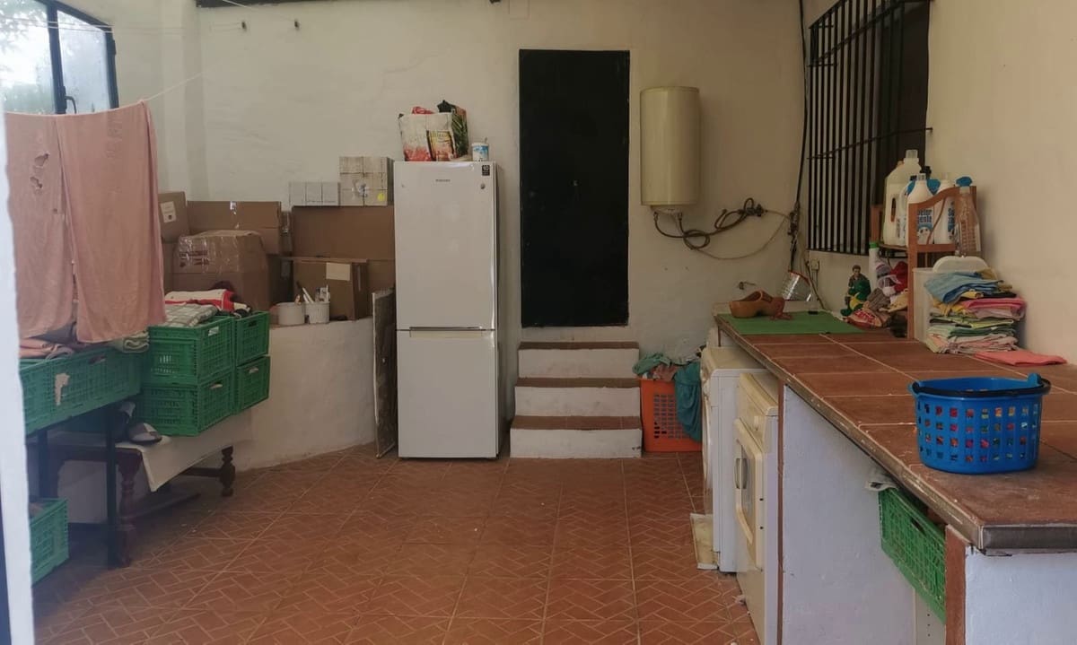 11 soveværelse Finca/Landehus til salg i Alhaurin de la Torre med swimmingpool garage - € 450.000 (Ref: 7197180)