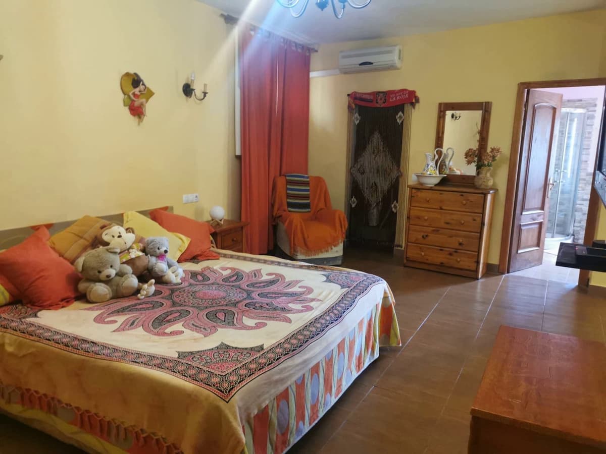 11 soverom Kommersiell til salgs i Alhaurin de la Torre med svømmebasseng garasje - € 450 000 (Ref: 7197181)