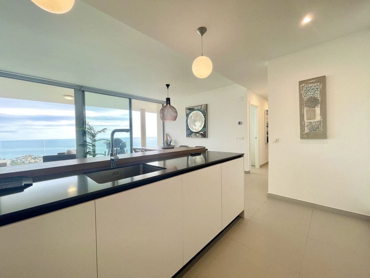 2 soverom Leilighet til salgs i Benalmadena med svømmebasseng garasje - € 599 000 (Ref: 7311435)