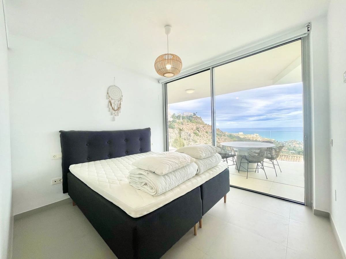 2 soverom Leilighet til salgs i Benalmadena med svømmebasseng garasje - € 599 000 (Ref: 7311435)