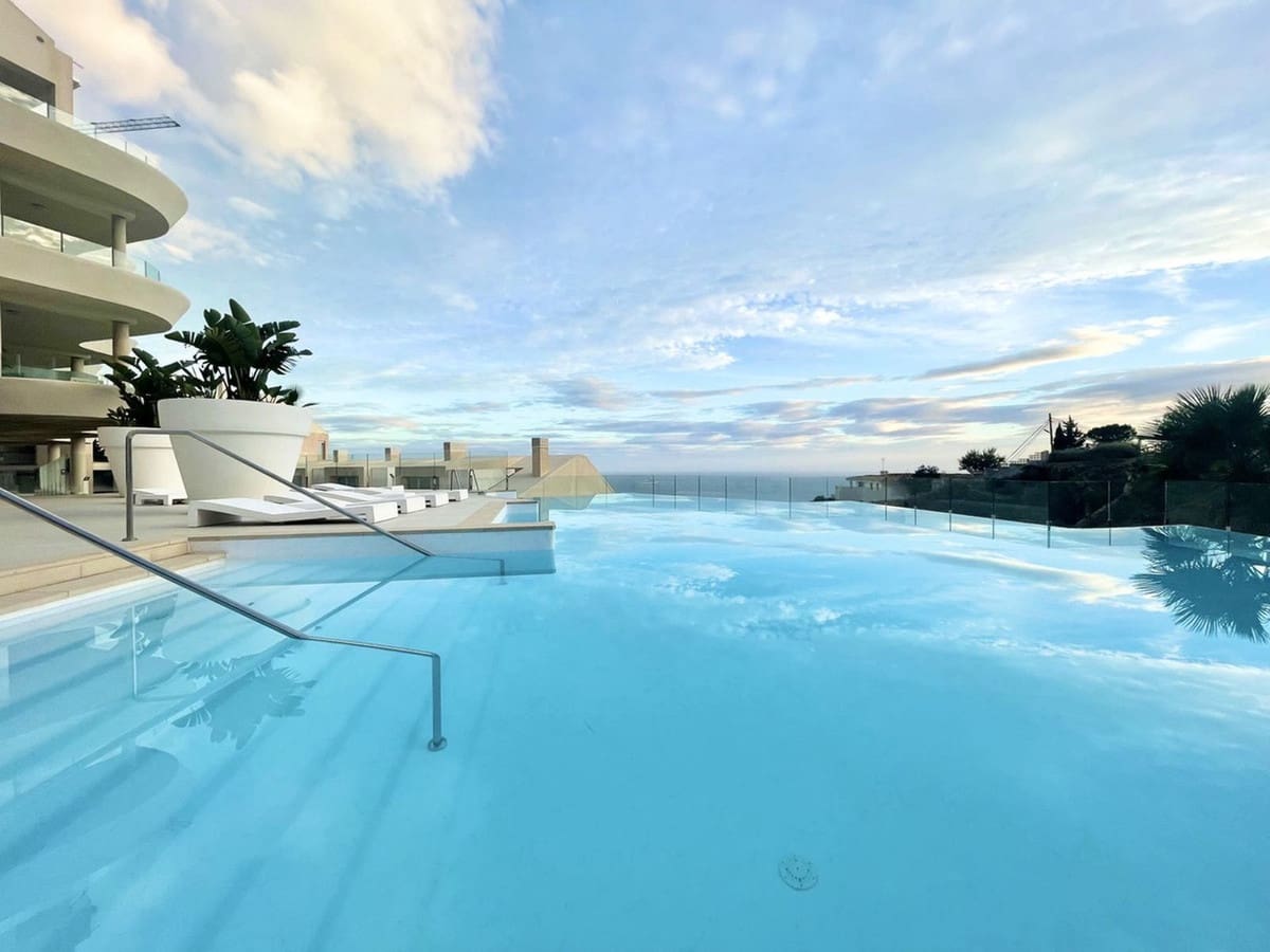 2 soverom Leilighet til salgs i Benalmadena med svømmebasseng garasje - € 599 000 (Ref: 7311435)