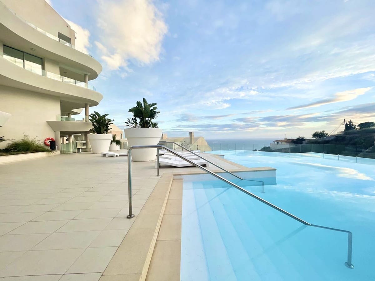 2 soverom Leilighet til salgs i Benalmadena med svømmebasseng garasje - € 599 000 (Ref: 7311435)