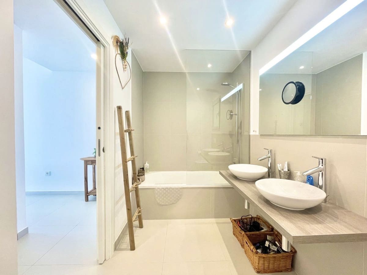 2 soverom Leilighet til salgs i Benalmadena med svømmebasseng garasje - € 599 000 (Ref: 7311435)