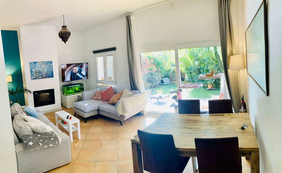 2 soverom Kjedet enebolig til salgs i Alhaurin el Grande med svømmebasseng garasje - € 315 000 (Ref: 7394094)