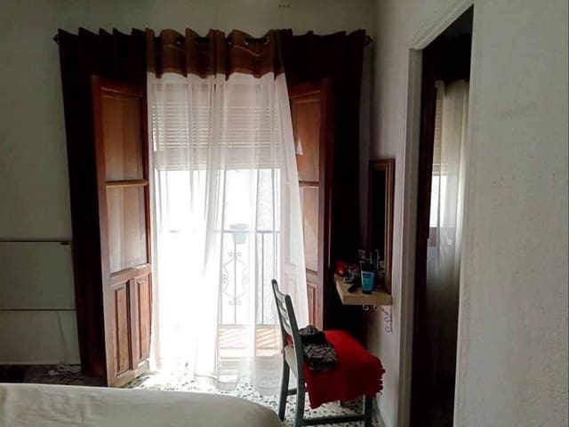 Casa de 3 habitaciones en Alozaina en venta - 130.000 € (Ref: 7422773)