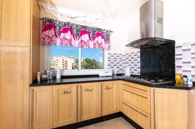 4 sypialnia Dom na sprzedaż w Fuengirola z basenem garażem - 424 500 € (Ref: 7448408)