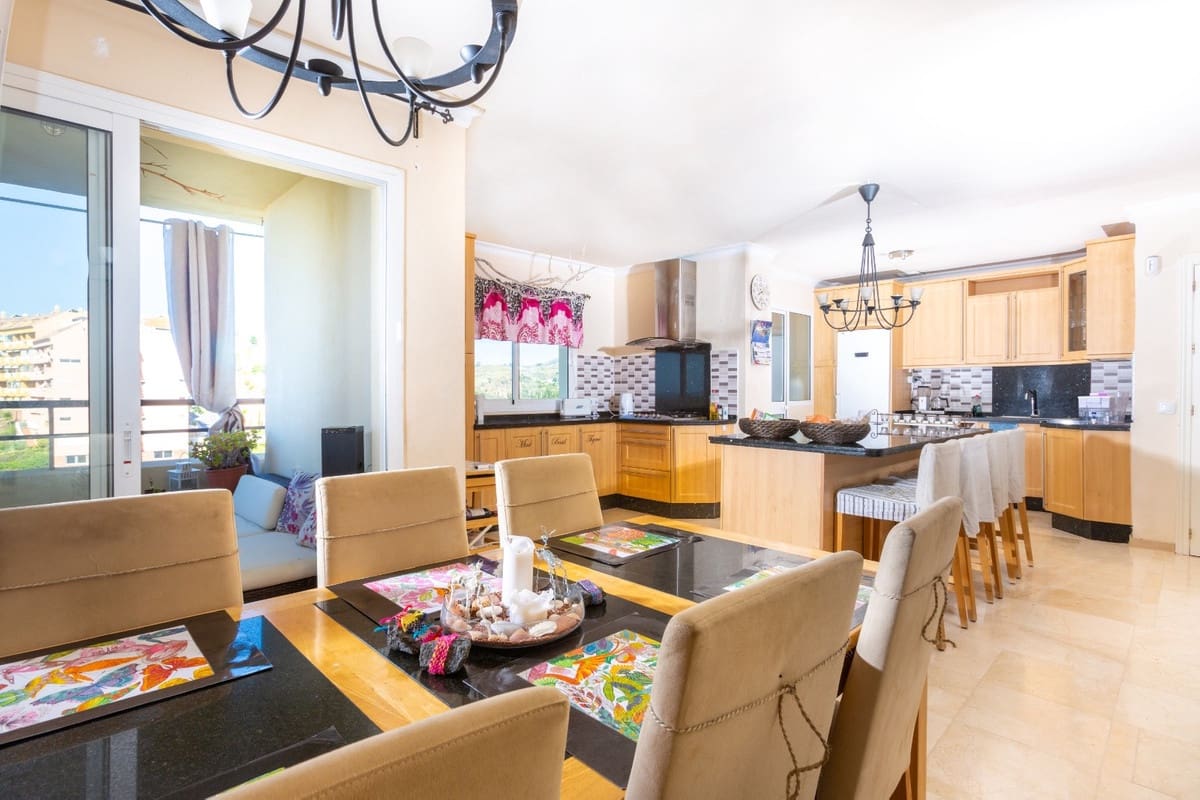 4 bedroom Townhouse for sale in Fuengirola with pool garage - € 424,500 (Ref: 7448408)