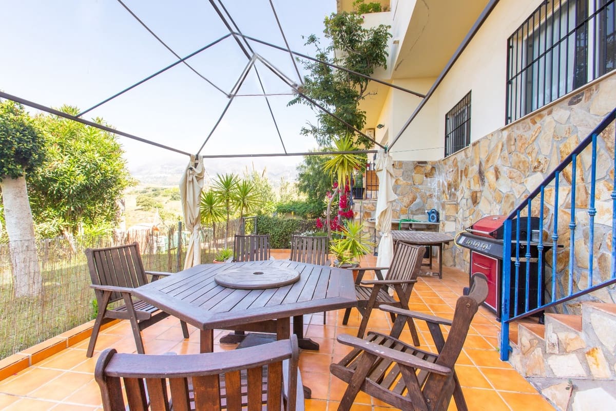 4 bedroom Townhouse for sale in Fuengirola with pool garage - € 424,500 (Ref: 7448408)