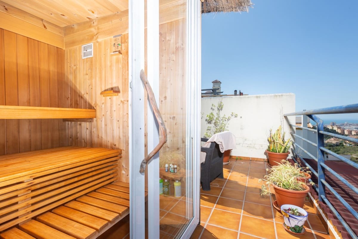 4 bedroom Townhouse for sale in Fuengirola with pool garage - € 424,500 (Ref: 7448408)