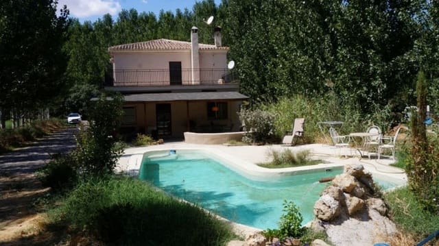 7 soverom Kommersiell til salgs i Guadix med svømmebasseng garasje - € 395 000 (Ref: 7467060)
