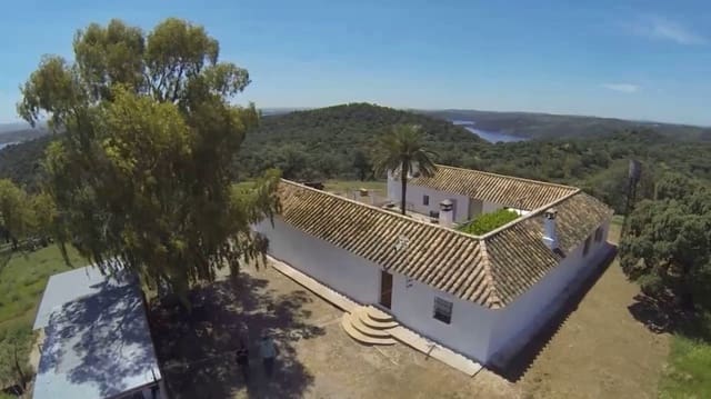 4 soveværelse Finca/Landehus til salg i La Carlota med garage - € 3.000.000 (Ref: 7467061)