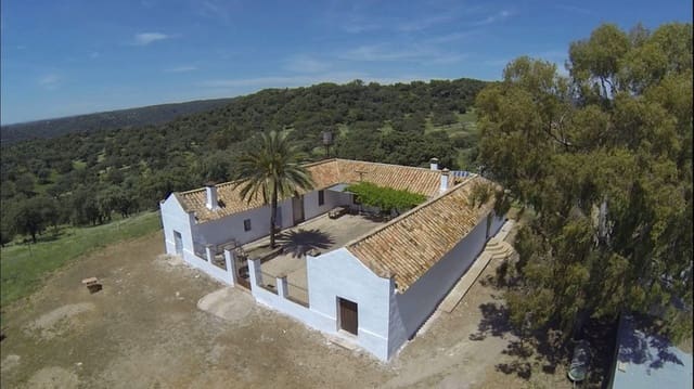 4 soveværelse Finca/Landehus til salg i La Carlota med garage - € 3.000.000 (Ref: 7467061)