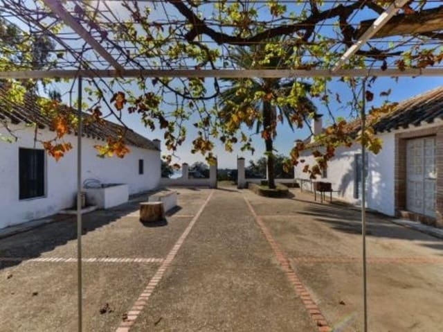 4 soveværelse Finca/Landehus til salg i La Carlota med garage - € 3.000.000 (Ref: 7467061)