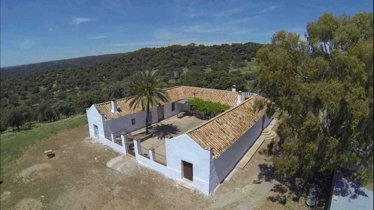 4 bedroom Finca/Country House for sale in La Carlota with garage - € 3,000,000 (Ref: 7467061)
