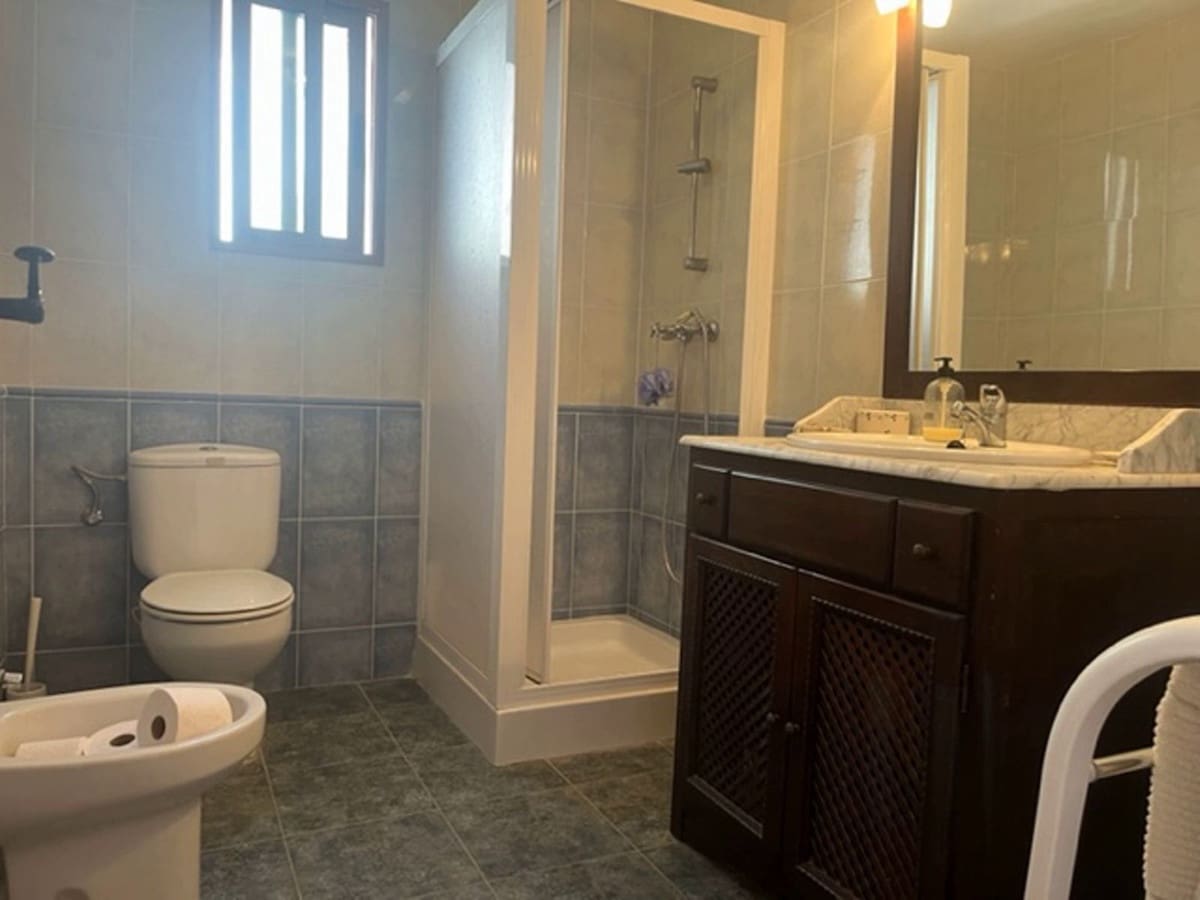 6 bedroom Hotel for sale in Iznajar with pool garage - € 399,000 (Ref: 7687636)