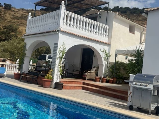 Hotel de 6 habitaciones en Iznájar en venta con piscina garaje - 399.000 € (Ref: 7687636)