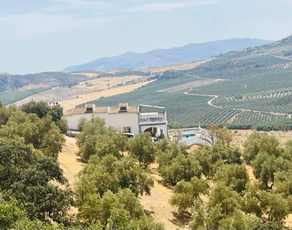 6 bedroom Hotel for sale in Iznajar with pool garage - € 399,000 (Ref: 7687636)