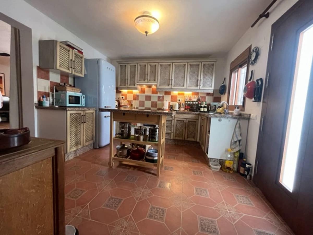 6 slaapkamer Hotel te koop in Iznajar met zwembad garage - € 399.000 (Ref: 7687636)