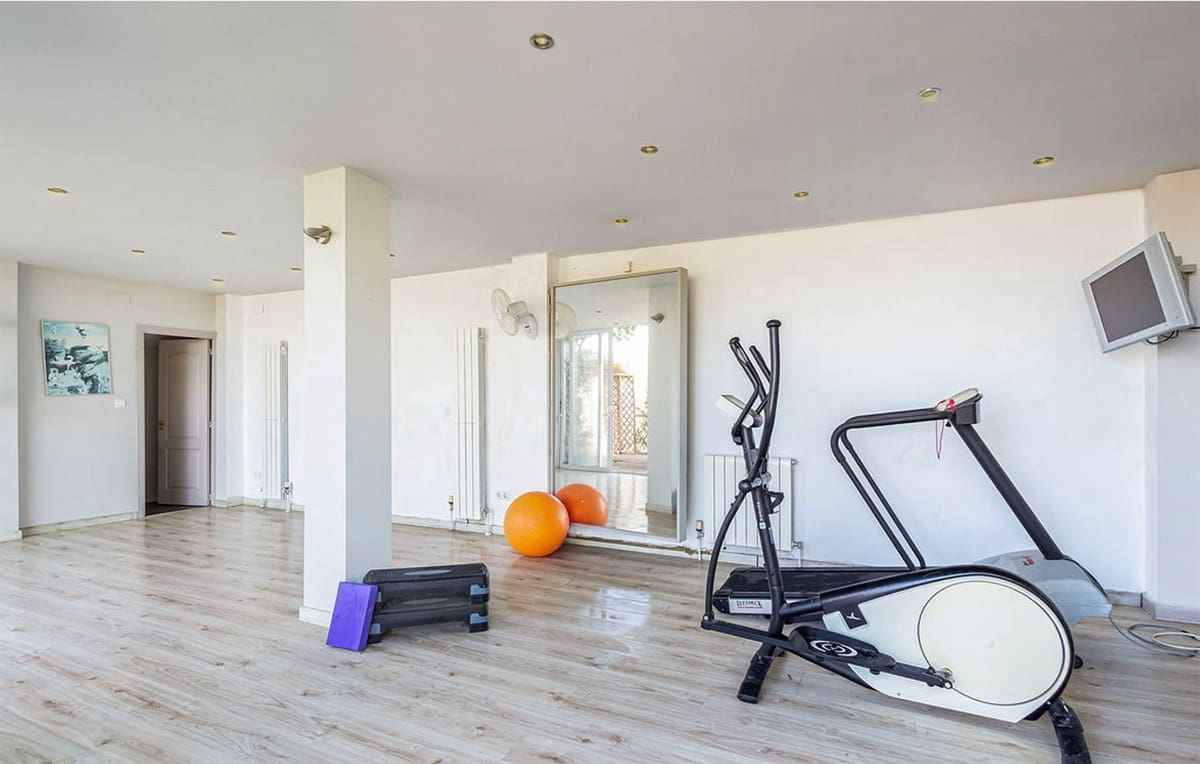 5 soveværelse Hotel til salg i Iznajar med swimmingpool garage - € 560.000 (Ref: 7692376)