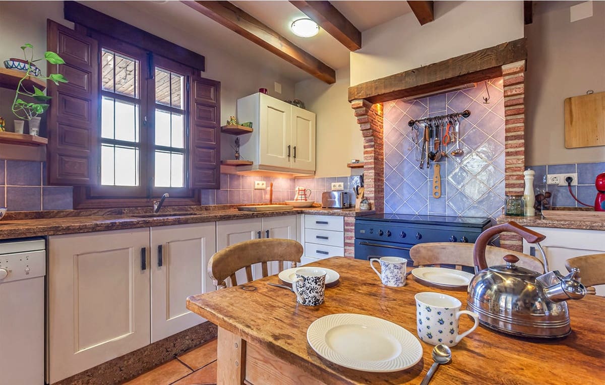 5 soveværelse Hotel til salg i Iznajar med swimmingpool garage - € 560.000 (Ref: 7692376)