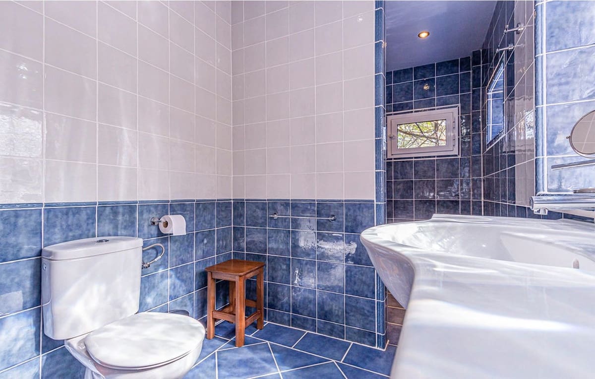 5 soveværelse Hotel til salg i Iznajar med swimmingpool garage - € 560.000 (Ref: 7692376)