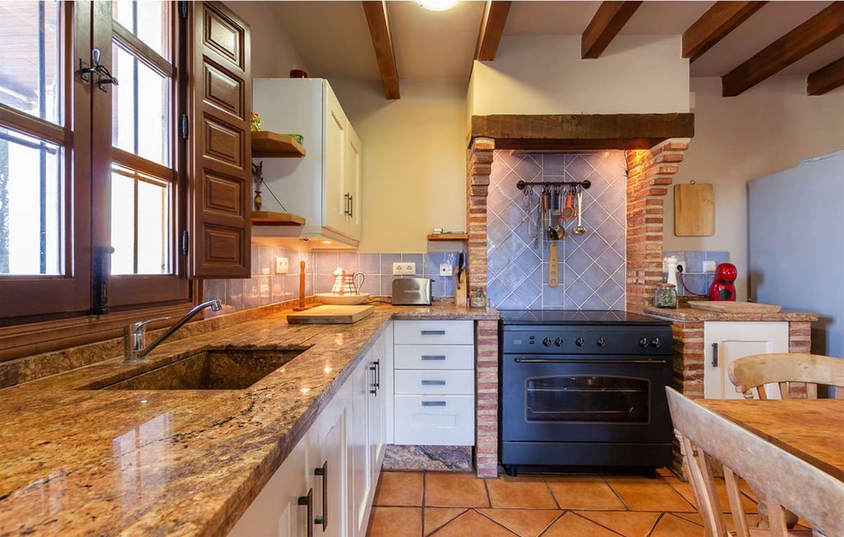 5 soveværelse Hotel til salg i Iznajar med swimmingpool garage - € 560.000 (Ref: 7692376)