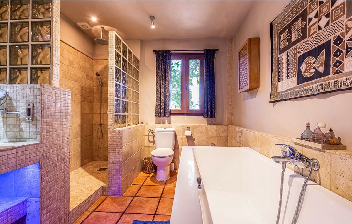 5 soveværelse Hotel til salg i Iznajar med swimmingpool garage - € 560.000 (Ref: 7692376)