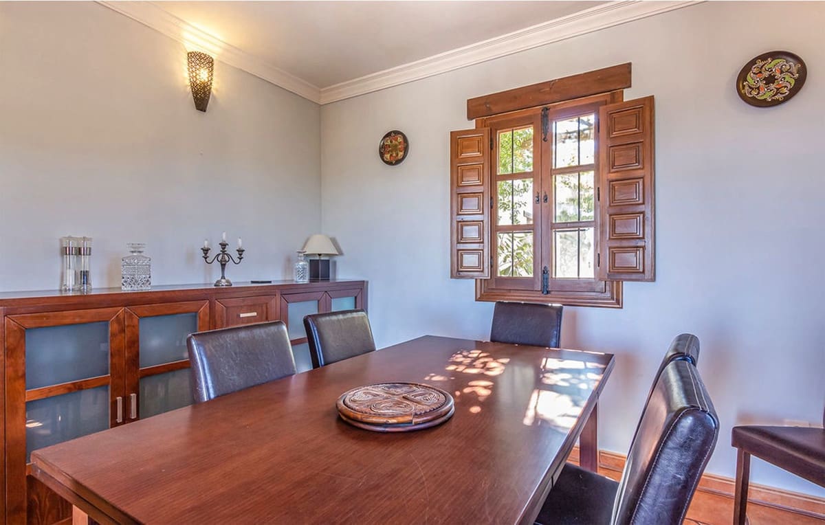 5 soveværelse Hotel til salg i Iznajar med swimmingpool garage - € 560.000 (Ref: 7692376)