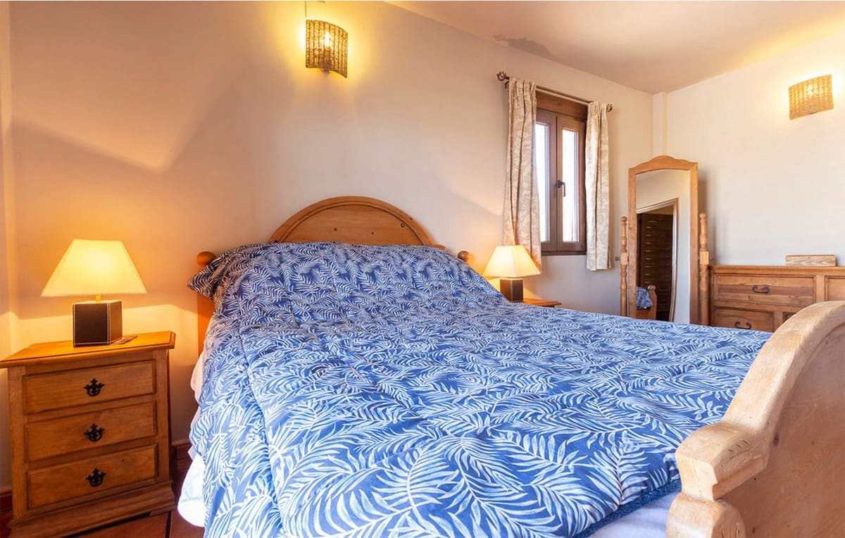 5 soveværelse Hotel til salg i Iznajar med swimmingpool garage - € 560.000 (Ref: 7692376)