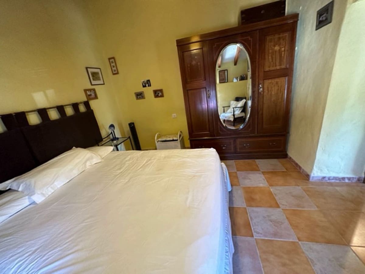 4 soveværelse Finca/Landehus til salg i Antequera med swimmingpool garage - € 215.000 (Ref: 7694544)