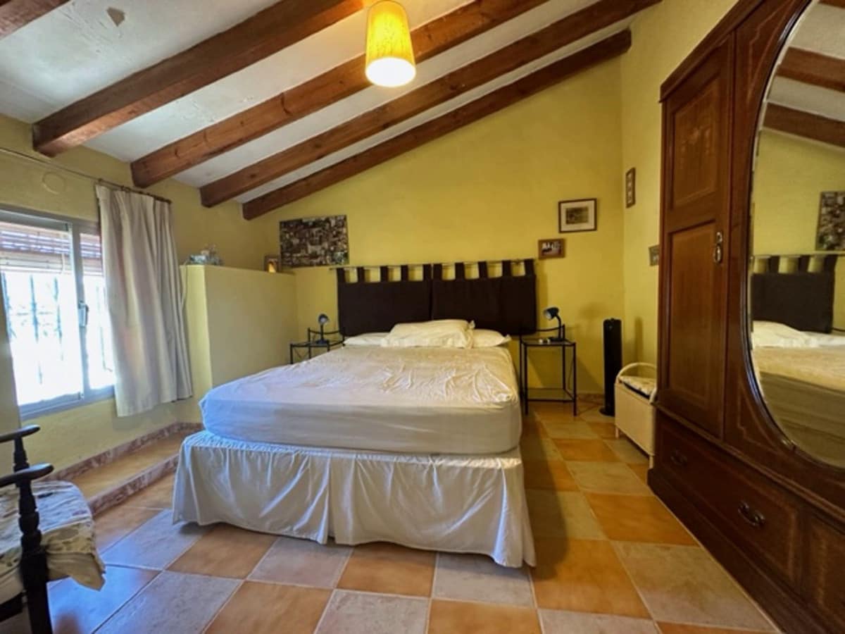 4 soveværelse Finca/Landehus til salg i Antequera med swimmingpool garage - € 215.000 (Ref: 7694544)