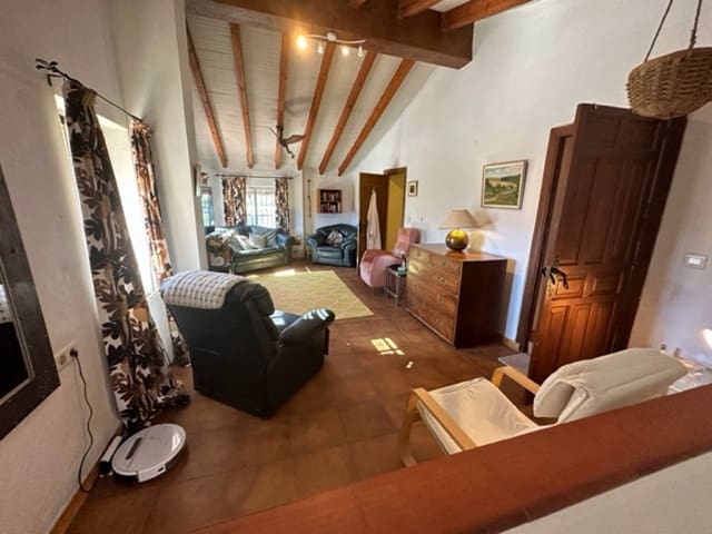 4 soveværelse Finca/Landehus til salg i Antequera med swimmingpool garage - € 215.000 (Ref: 7694544)