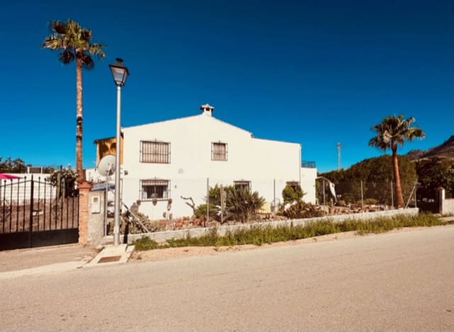 4 soveværelse Finca/Landehus til salg i Antequera med swimmingpool garage - € 215.000 (Ref: 7694544)