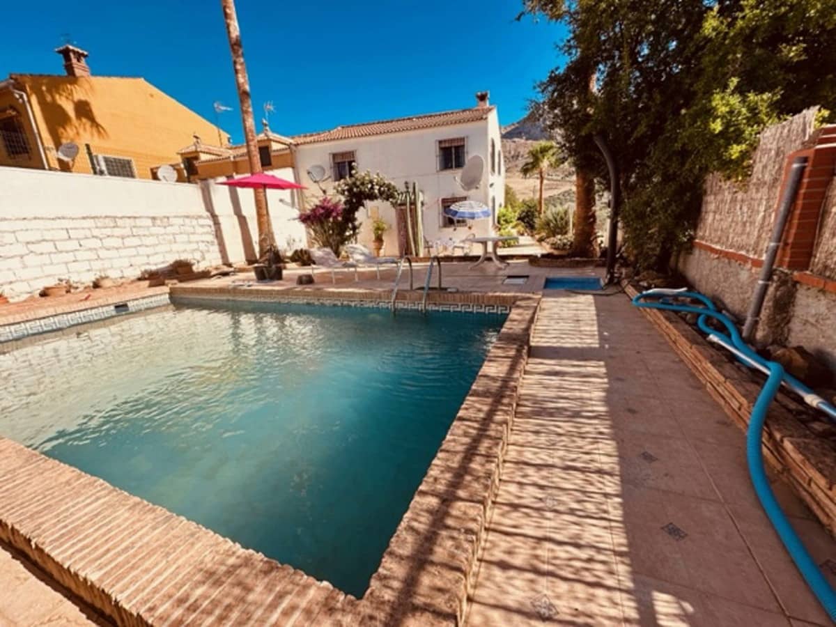 4 soveværelse Finca/Landehus til salg i Antequera med swimmingpool garage - € 215.000 (Ref: 7694544)