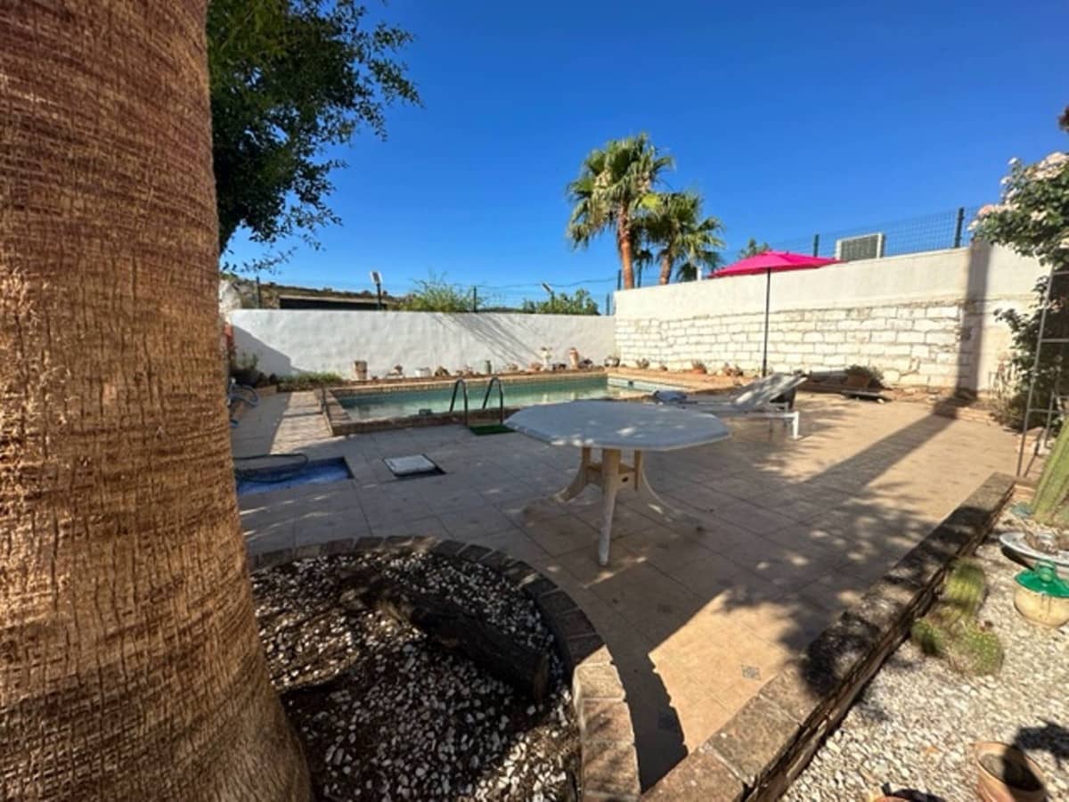 4 soveværelse Finca/Landehus til salg i Antequera med swimmingpool garage - € 215.000 (Ref: 7694544)