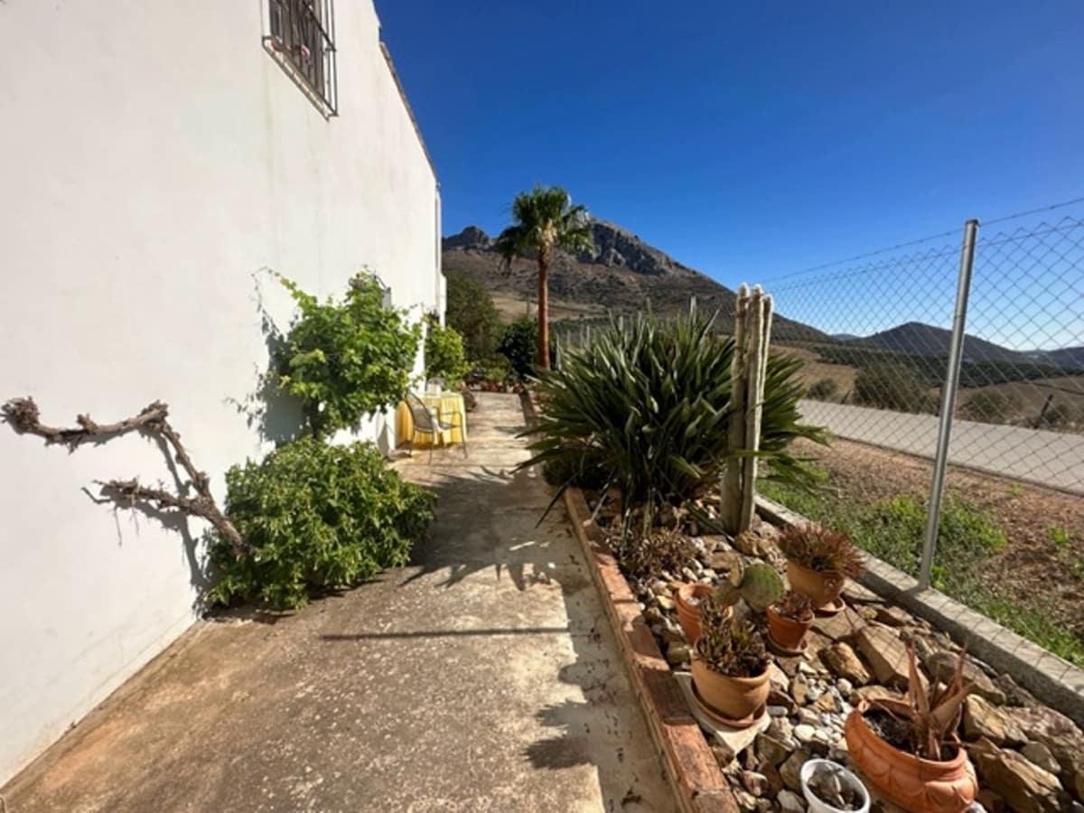 4 soveværelse Finca/Landehus til salg i Antequera med swimmingpool garage - € 215.000 (Ref: 7694544)